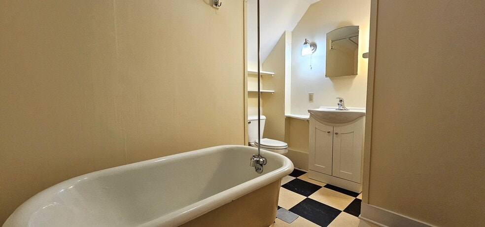 Building Photo - 234 Pearl St