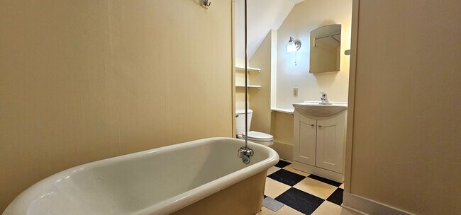 Building Photo - 234 Pearl St