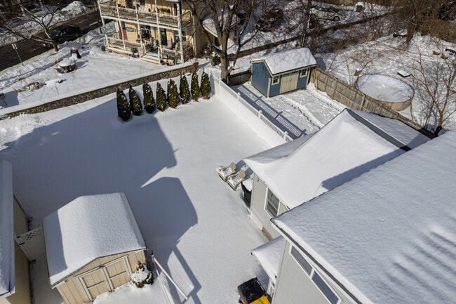 Building Photo - 99 W Circular St