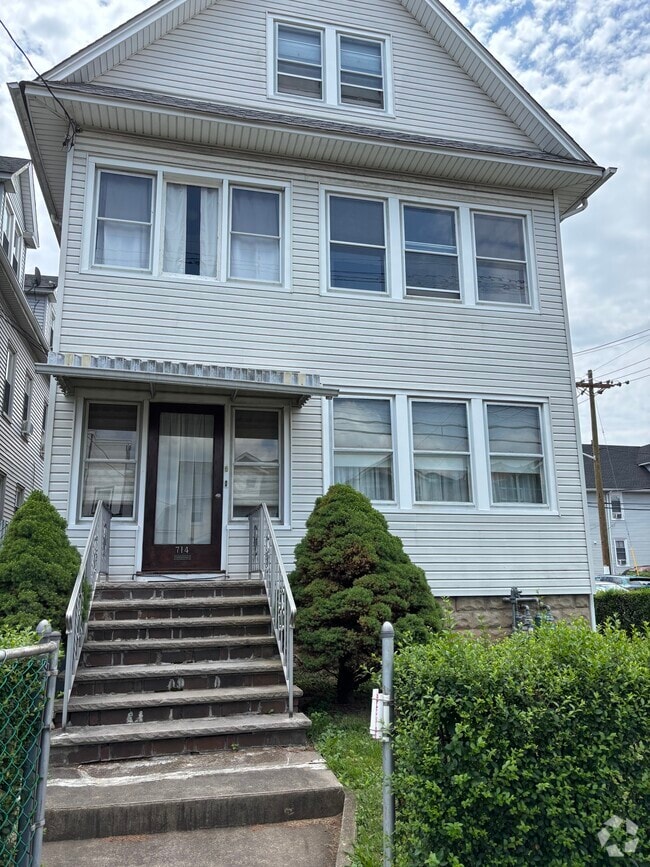 2 family home - 714 Linden Ave