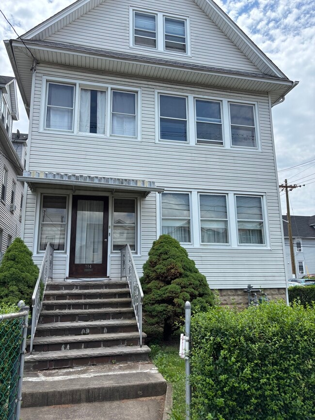 2 family home - 714 Linden Ave