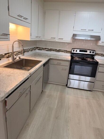 Building Photo - 525 N San Mateo Dr