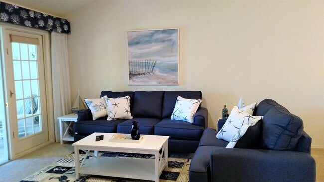 Building Photo - Seasonal Short-Term 2-Bedroom 2-Bath Condo located in Englewood!