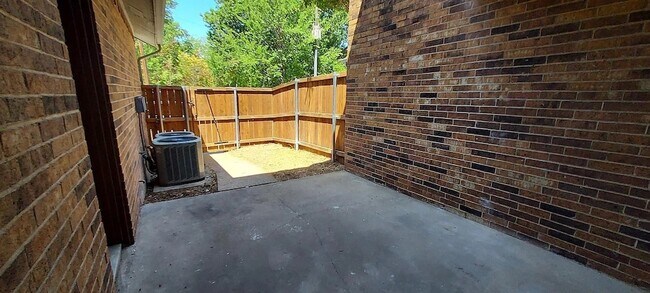 Building Photo - 500 Norwood Pl