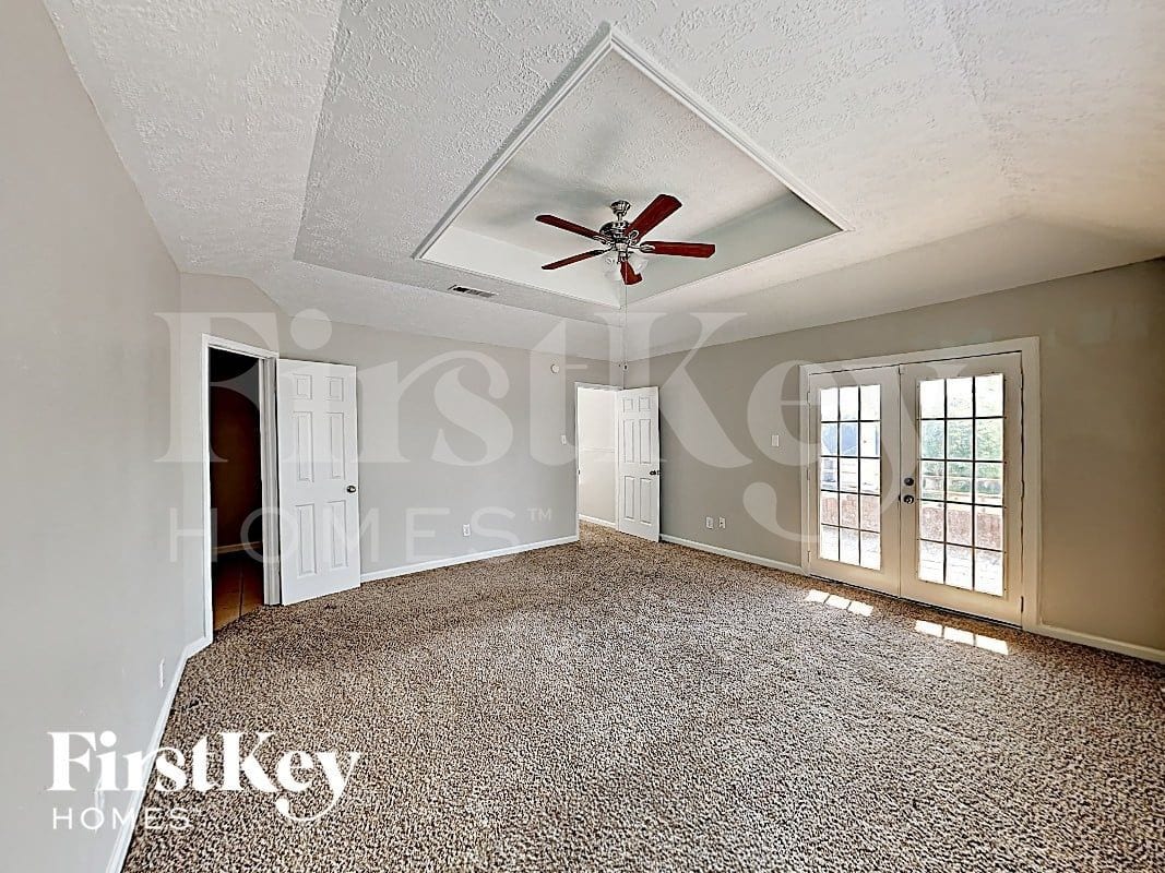 Building Photo - 2106 Hazyknoll Ln