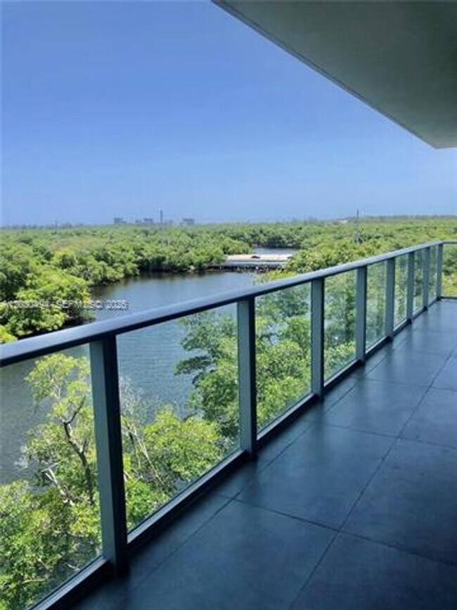Building Photo - 16385 Biscayne Blvd