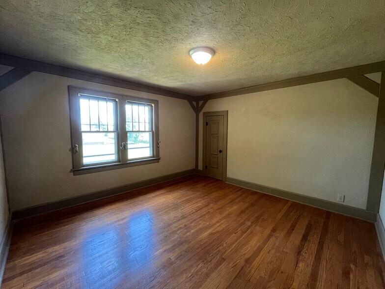 Building Photo - 3215 E 67th St