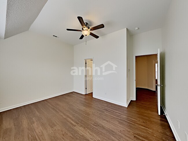 Building Photo - 900 Crowders Woods Dr