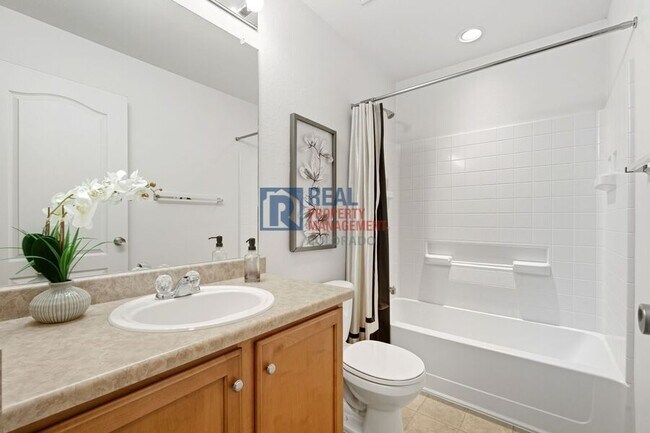 Building Photo - 2175 Coach House Loop