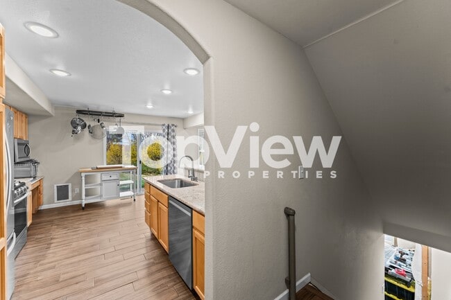 Building Photo - 10110 Clear Creek Rd