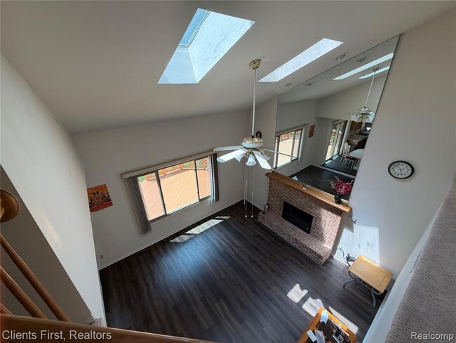 Building Photo - 7043 Foxridge Dr
