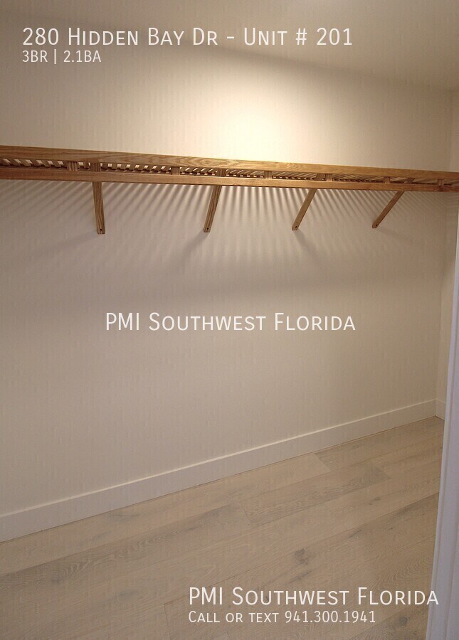 Building Photo - 280 Hidden Bay Dr