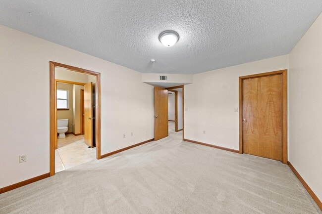 Building Photo - 406 Bally Way