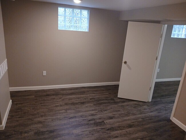 Building Photo - ASK about the MOVE IN SPECIAL! NO DEPOSIT!...