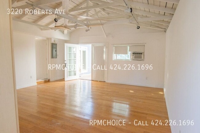 Building Photo - 3220 Roberts Ave