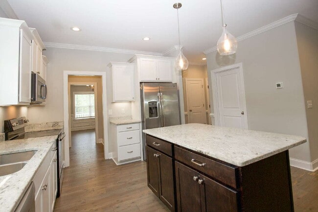 Building Photo - 25 Forrest Dr