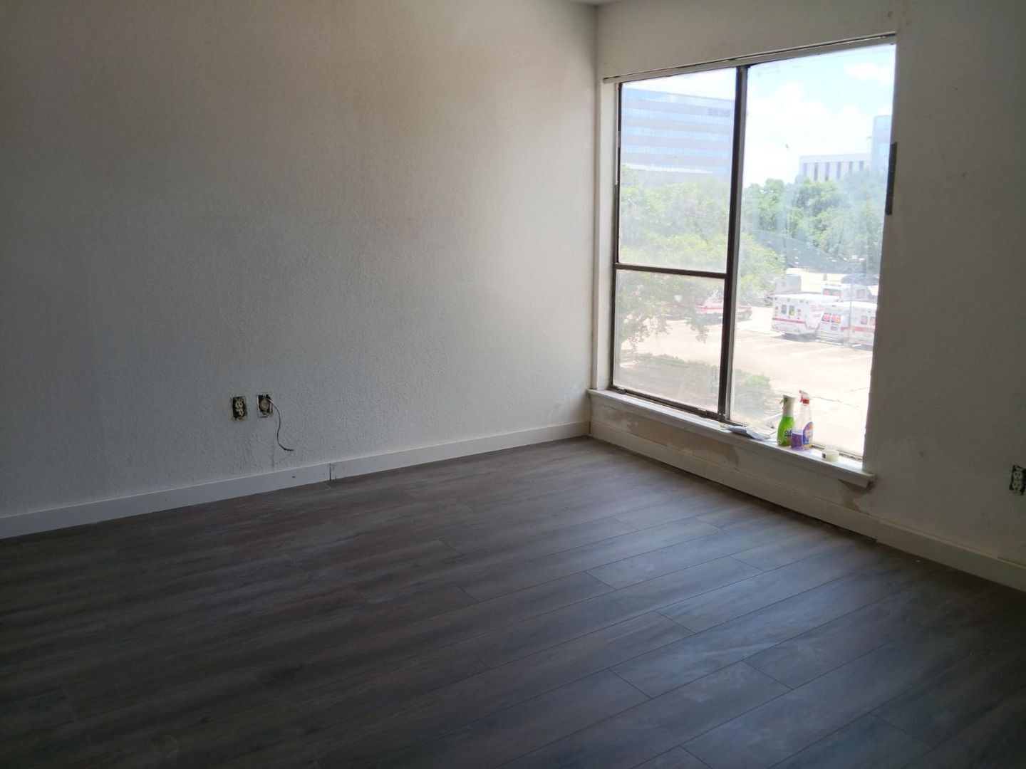 Building Photo - 2818 S Bartell Dr