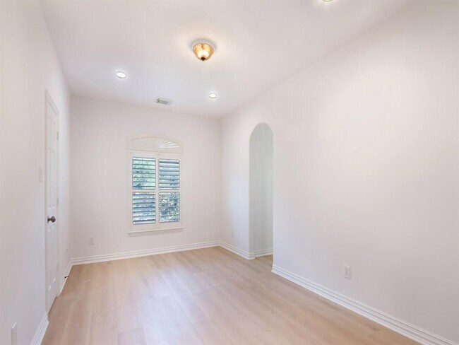 Building Photo - 74 S Scribewood Cir