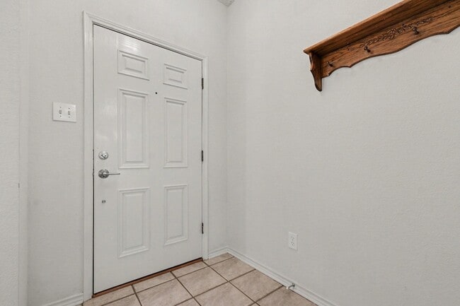 Building Photo - 1306 Woodmont Dr