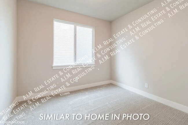 Building Photo - 3212 NE Fawn Ln