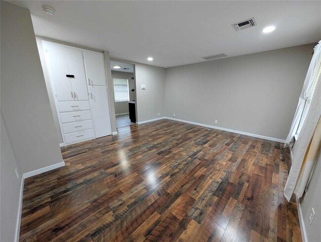 Building Photo - 2216 Hasley Dr