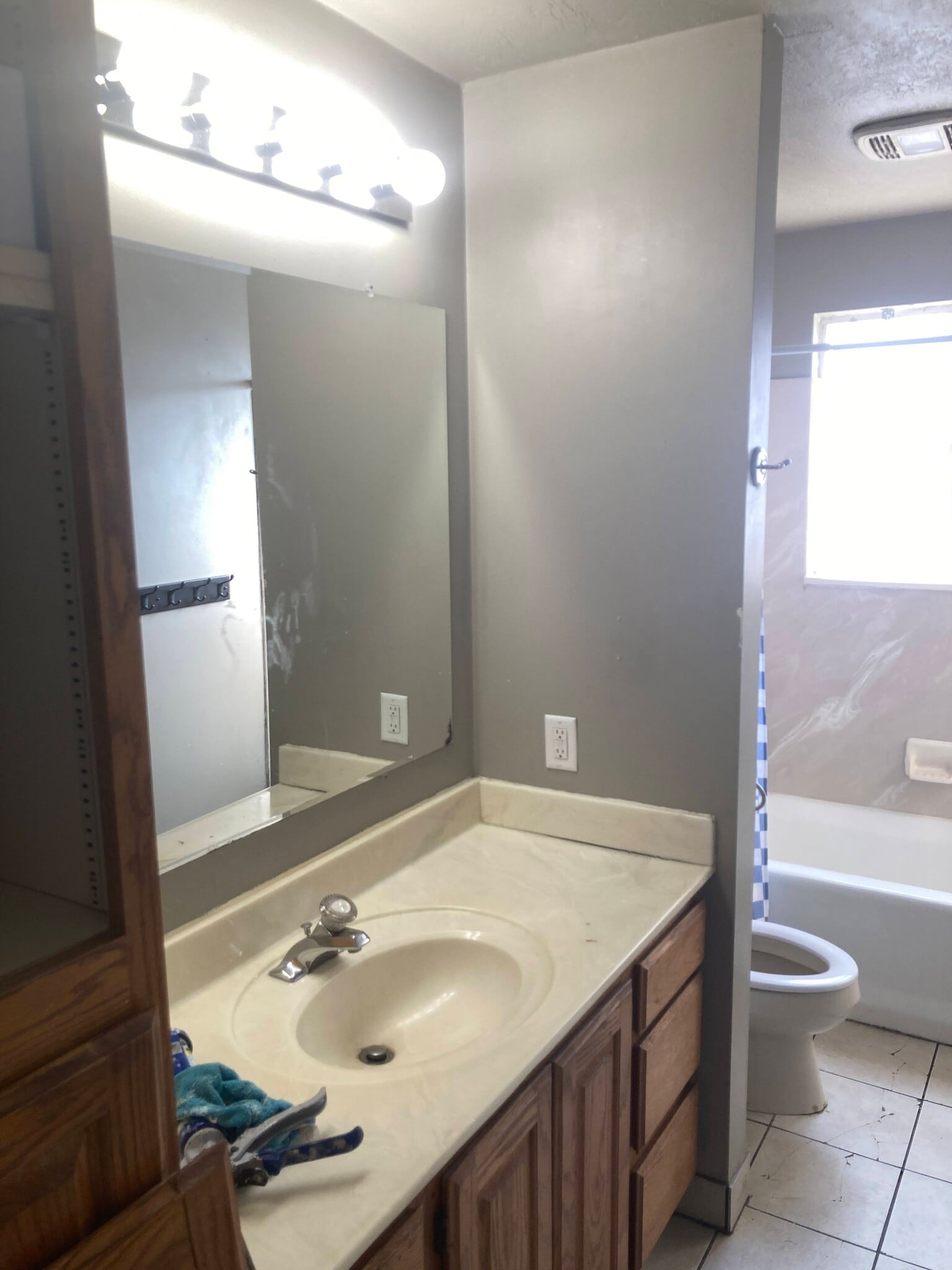 Building Photo - 892 S 550 E