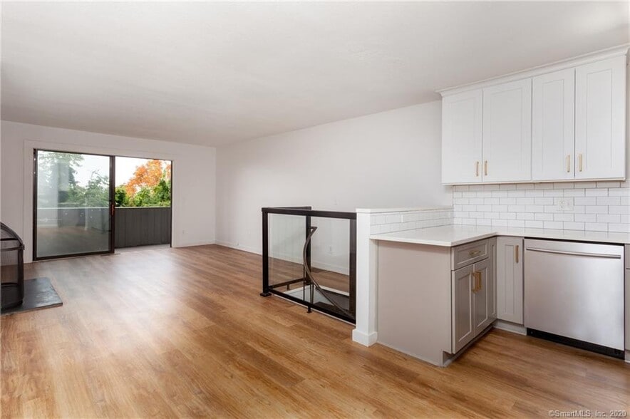 Open concept living with a beautiful view - 188 Flax Hill Rd