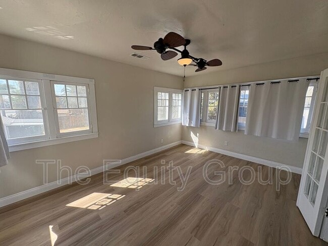 Building Photo - 209 E 11th St