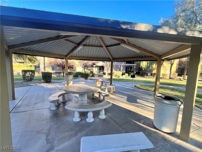 Building Photo - 6868 Sky Pointe Dr