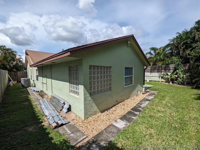 Building Photo - 2394 Zeder Ave