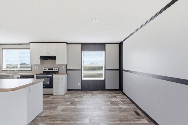 Building Photo - 303 Mesa Rdg
