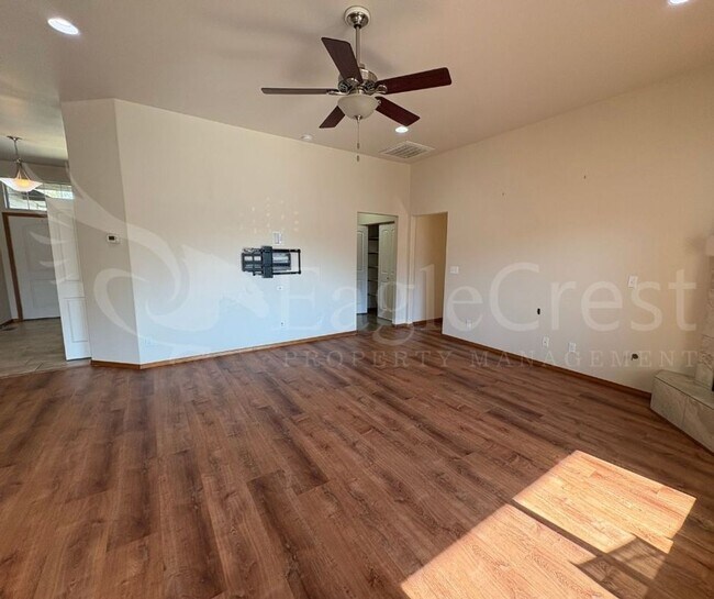 Building Photo - Three Bedroom, Two Bathroom House in Chape...