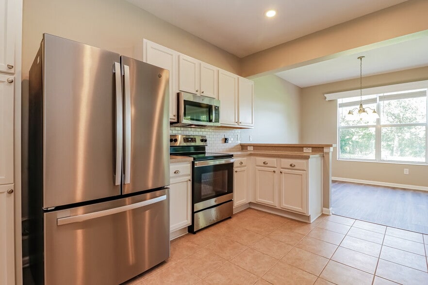 Building Photo - 13945 Crater Cir