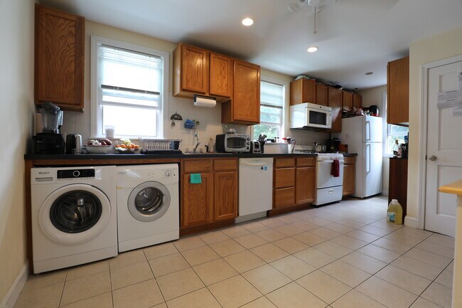 Primary Photo - 23 Falkland St