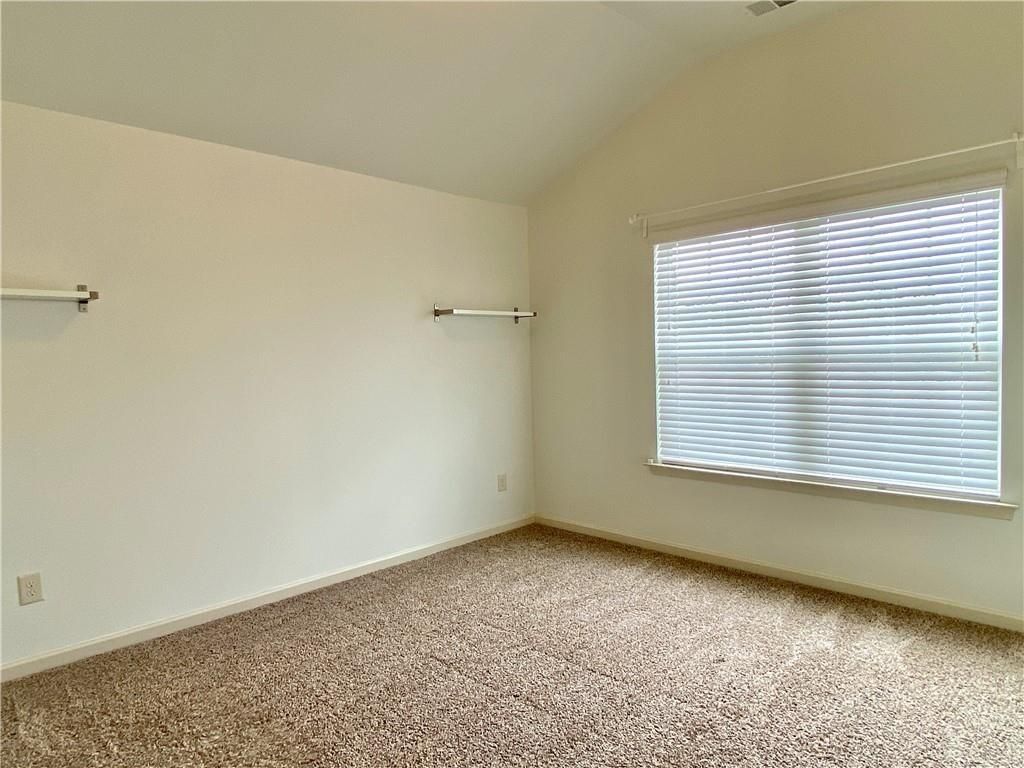 Building Photo - 611 Stonehurst Ln