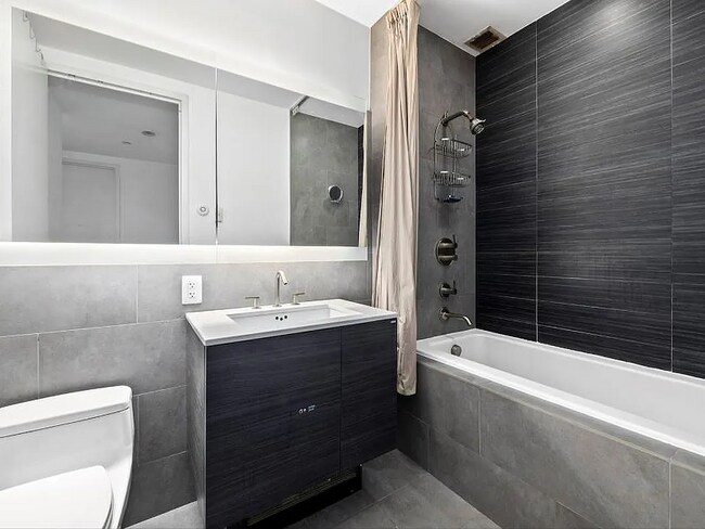 Building Photo - 545 Washington Ave