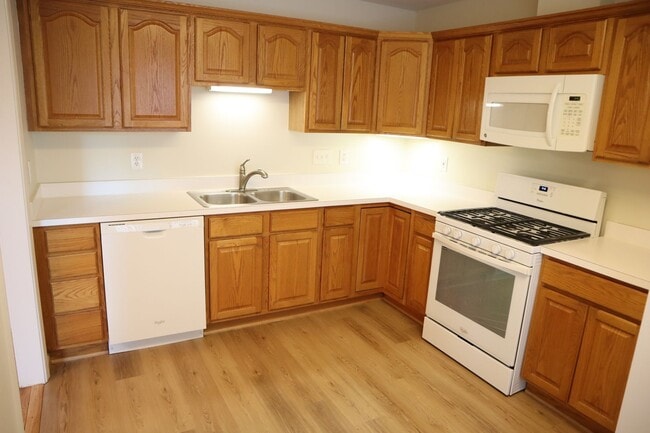 Building Photo - Premium Townhome in Kentlands Hill District