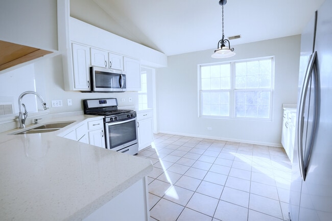 Building Photo - 2866 Stonewater Dr