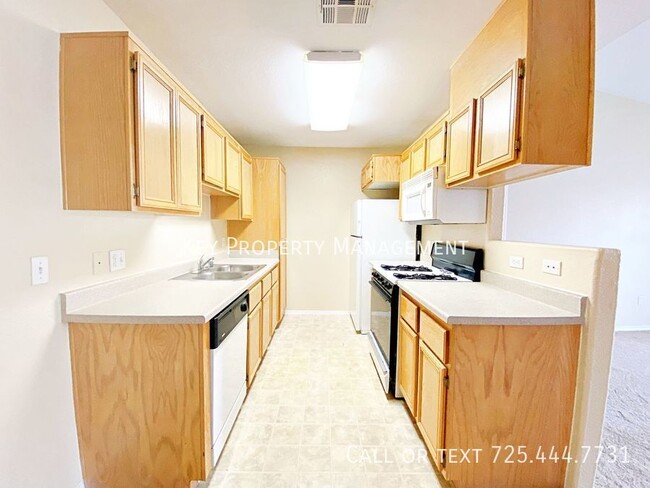 Building Photo - 2 BEDROOM CONDO IN NORTHEAST WITH 2 WEEKS ...