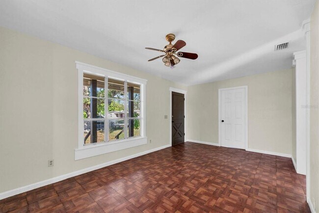 Building Photo - 1607 18th St E