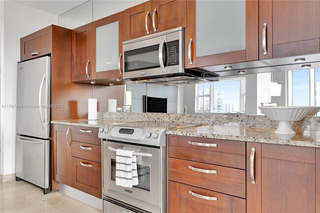 Building Photo - 20000 E Country Club Dr