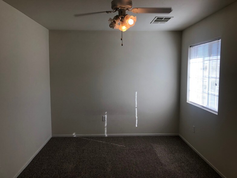 Building Photo - 600 Hosking Ave