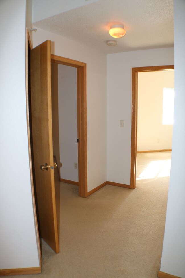 Building Photo - $1,195 | 2 Bedroom, 1 Bathroom Condo | No ...