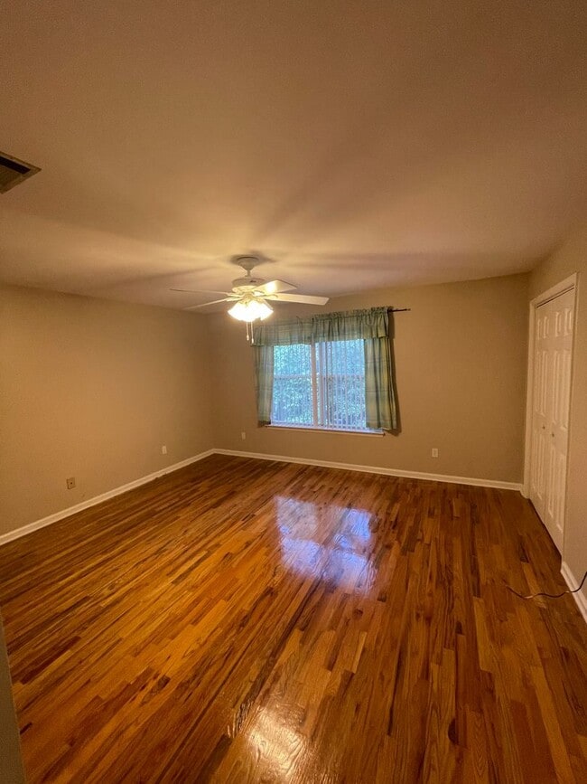 Building Photo - Huge 2/2.5 off Apalachee Parkway!