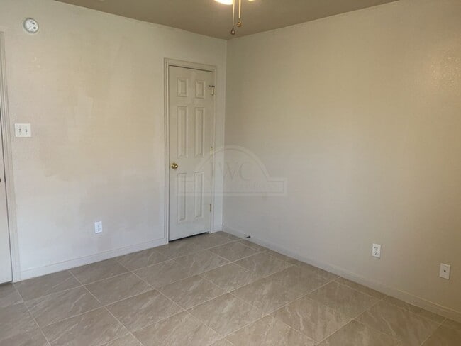 Building Photo - 1503 Nicholas Cir