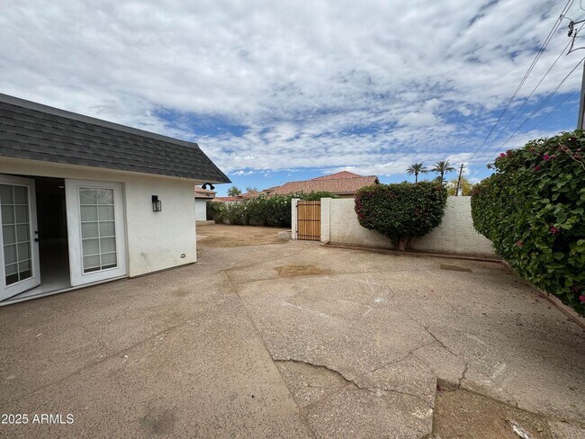 Building Photo - 5502 W Frier Dr
