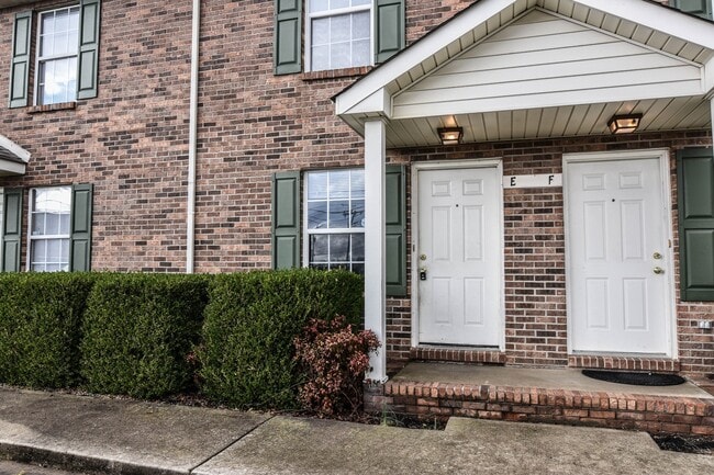 Primary Photo - Pet Friendly Town Home by Gate 1!