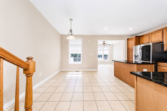 Building Photo - Bright and spacious 3+ bedroom Townhome in Williamsburg