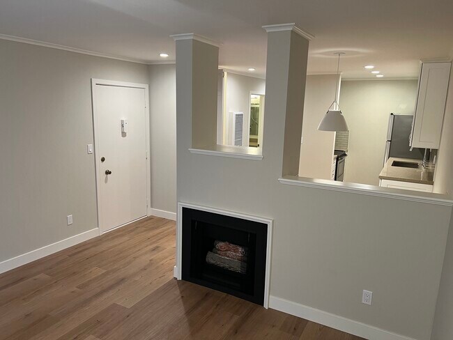 Building Photo - 2742 Oak Rd