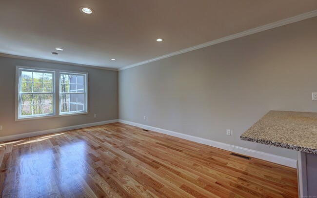 Building Photo - 326 Meadowside Rd